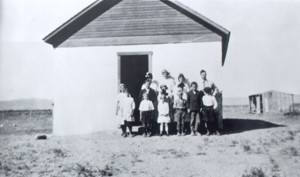 Children in front of Round Butte School, c. 1913